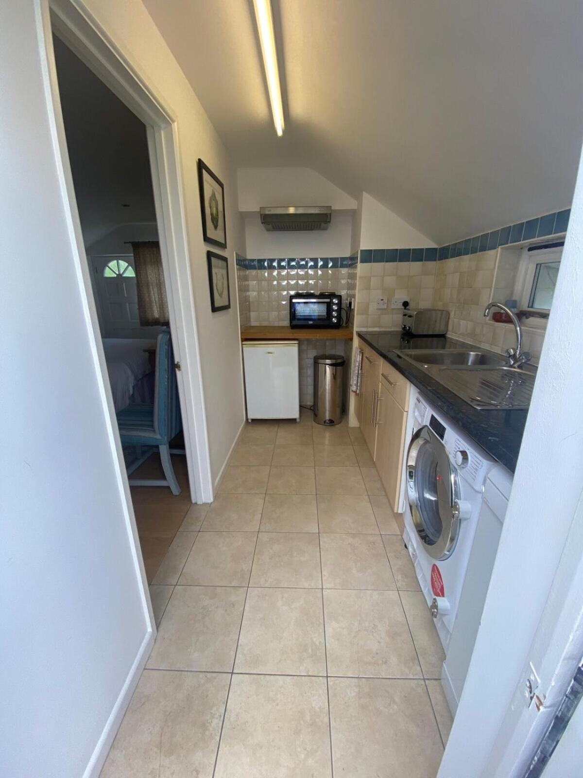 Private Entry Guesthouse Hideaway Hordle Esterno foto