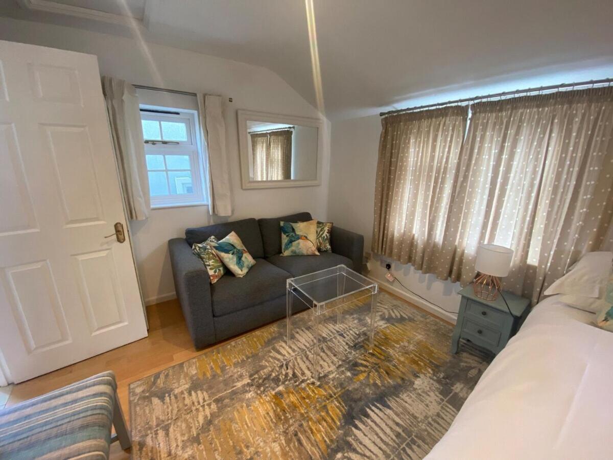 Private Entry Guesthouse Hideaway Hordle Esterno foto